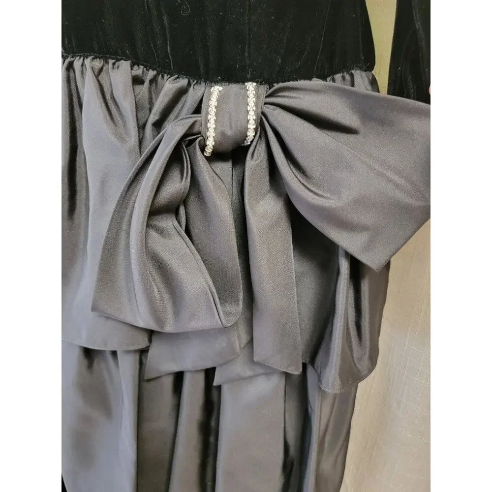 Clair De Lune vintage black long-sleeved dress, size 4 - Picture 2 of 7